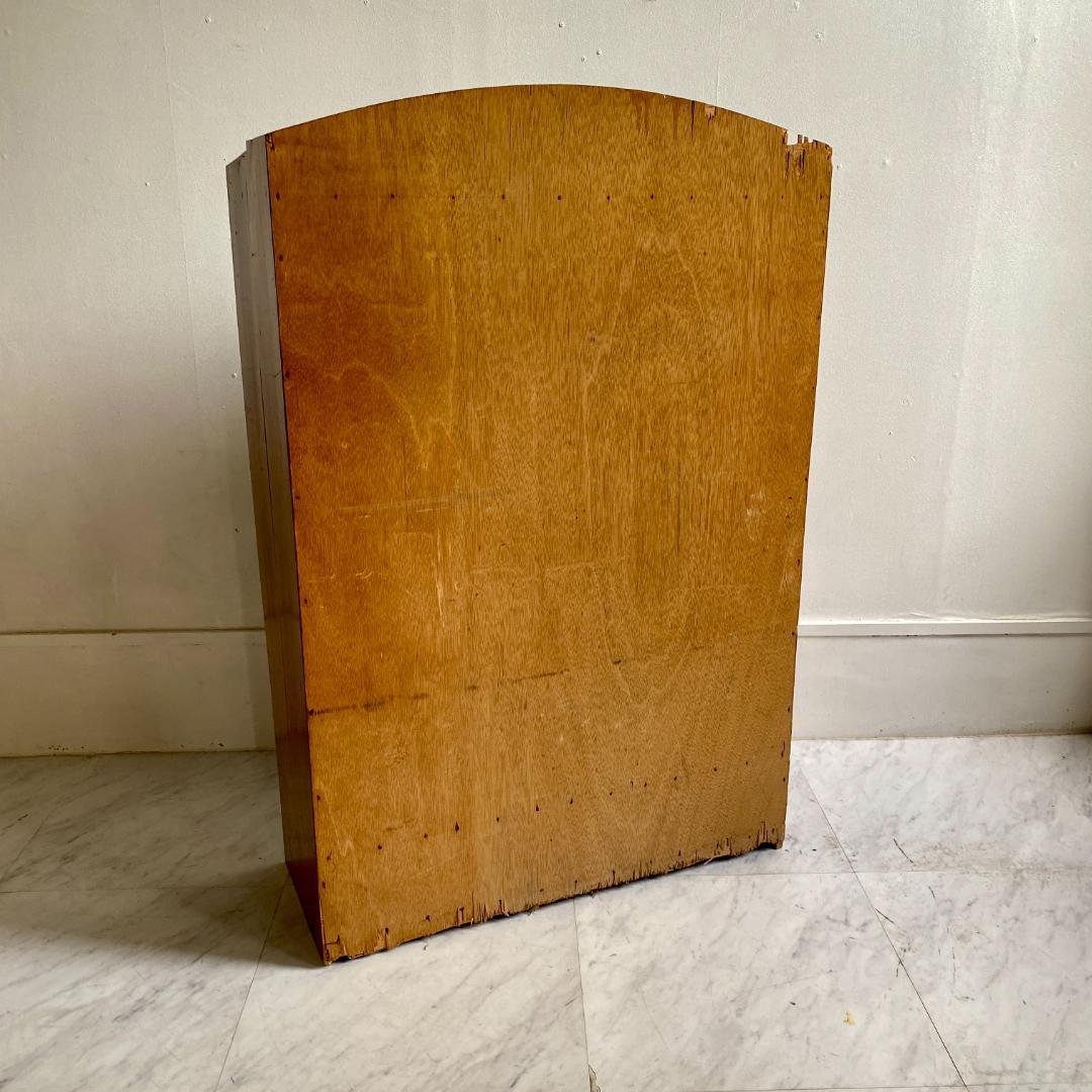 ジャンク レトロな木製キャビネット 古い本棚 ガラス扉付き カーテン付き