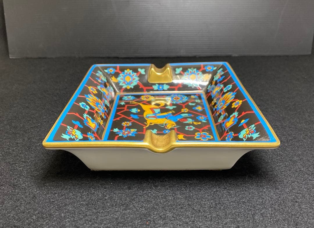エルメス 金彩 黒地馬アッシュトレイ トヒオ 東里7-1210☆1F