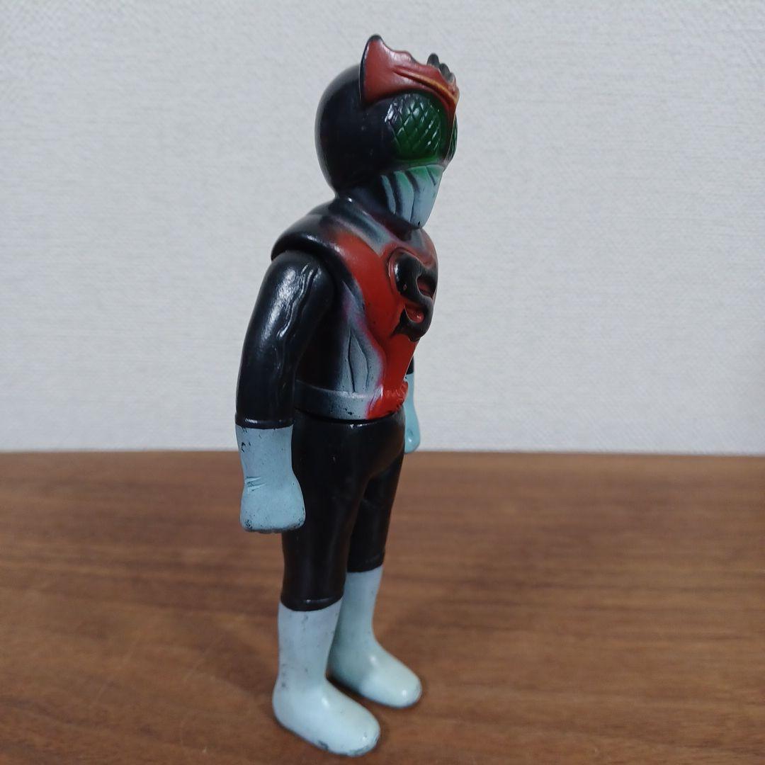 無版権　パチもの　「仮面ライダーストロンガー」風のソフ ビフィギュア