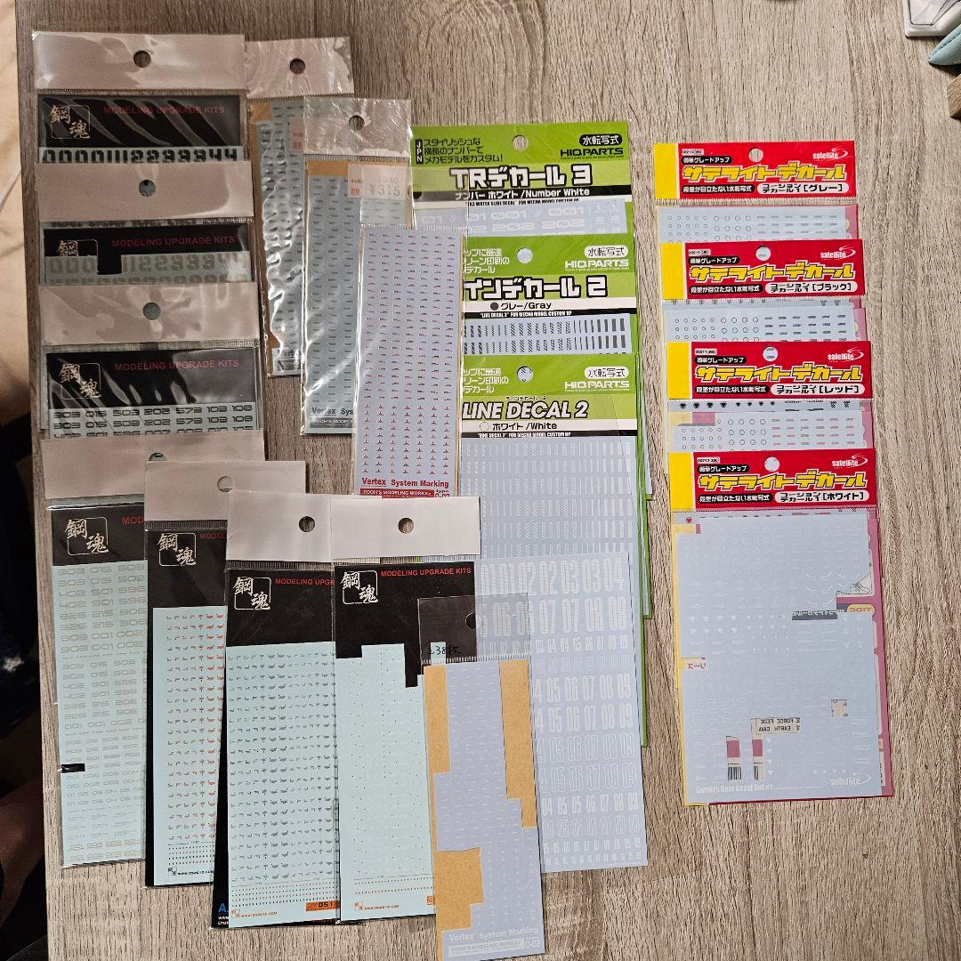 ガンダムデカール他まとめ売り 100枚弱