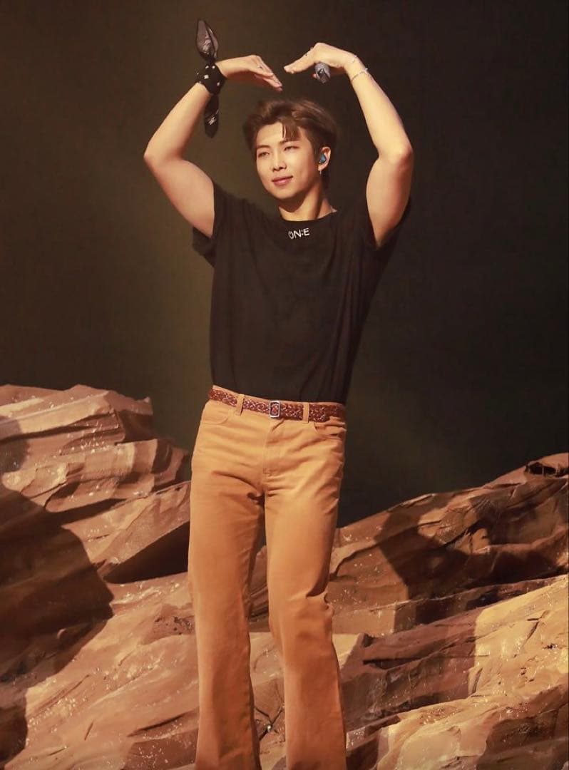 BTS MOS ON:E メンバー全員 着用 Tシャツ　新品　Lサイズ