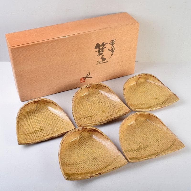 和食器　番浦史郎作　黄瀬戸　箕皿　銘々皿　五客　共箱　M　R9207B 鈴木 五郎 作『黄瀬戸 銘々皿』 ｜骨董品買取 緑和堂