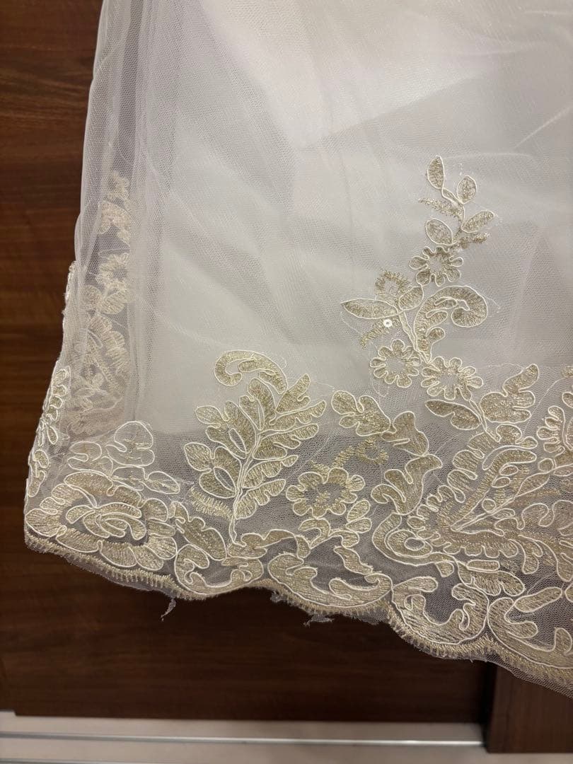 プリンセスライン　オフショルダー　ウェディングドレス　パニエ付き