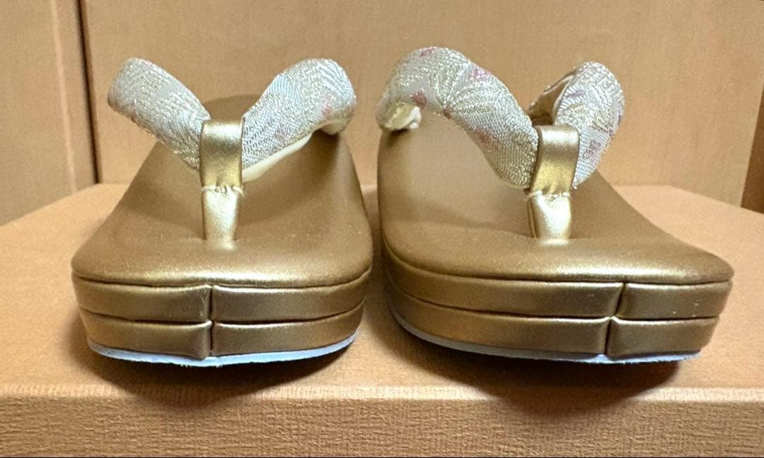 和装バッグ＆草履セット　フリーサイズ　ゴールド＆ホワイト系