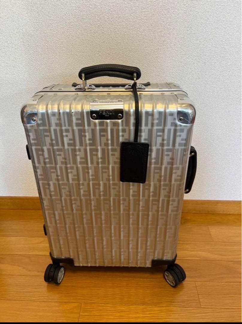 Fendi シルバー キャリーケース 中型