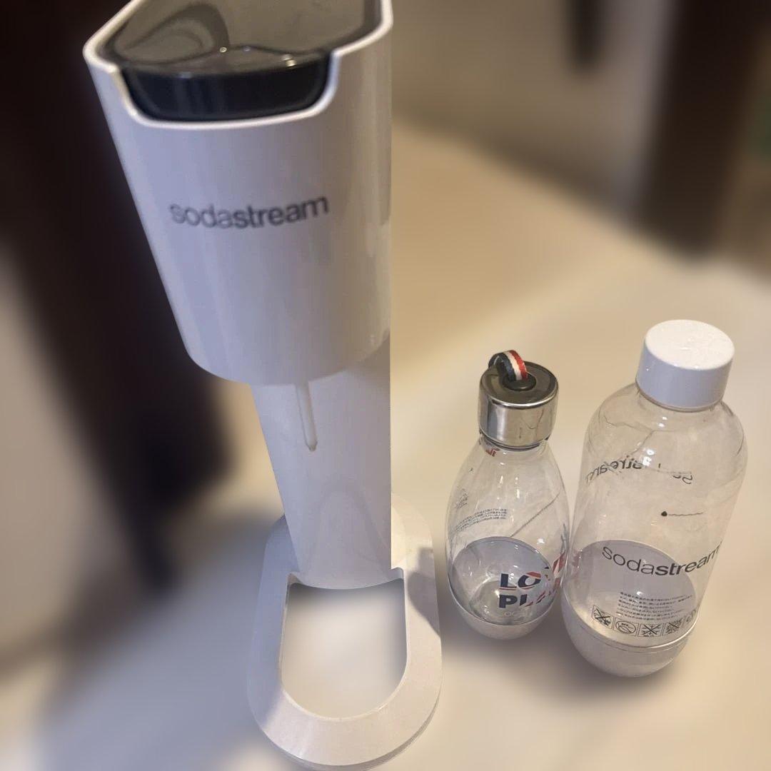 sodastream 炭酸水メーカー ホワイト ボトル2本付き - メルカリ