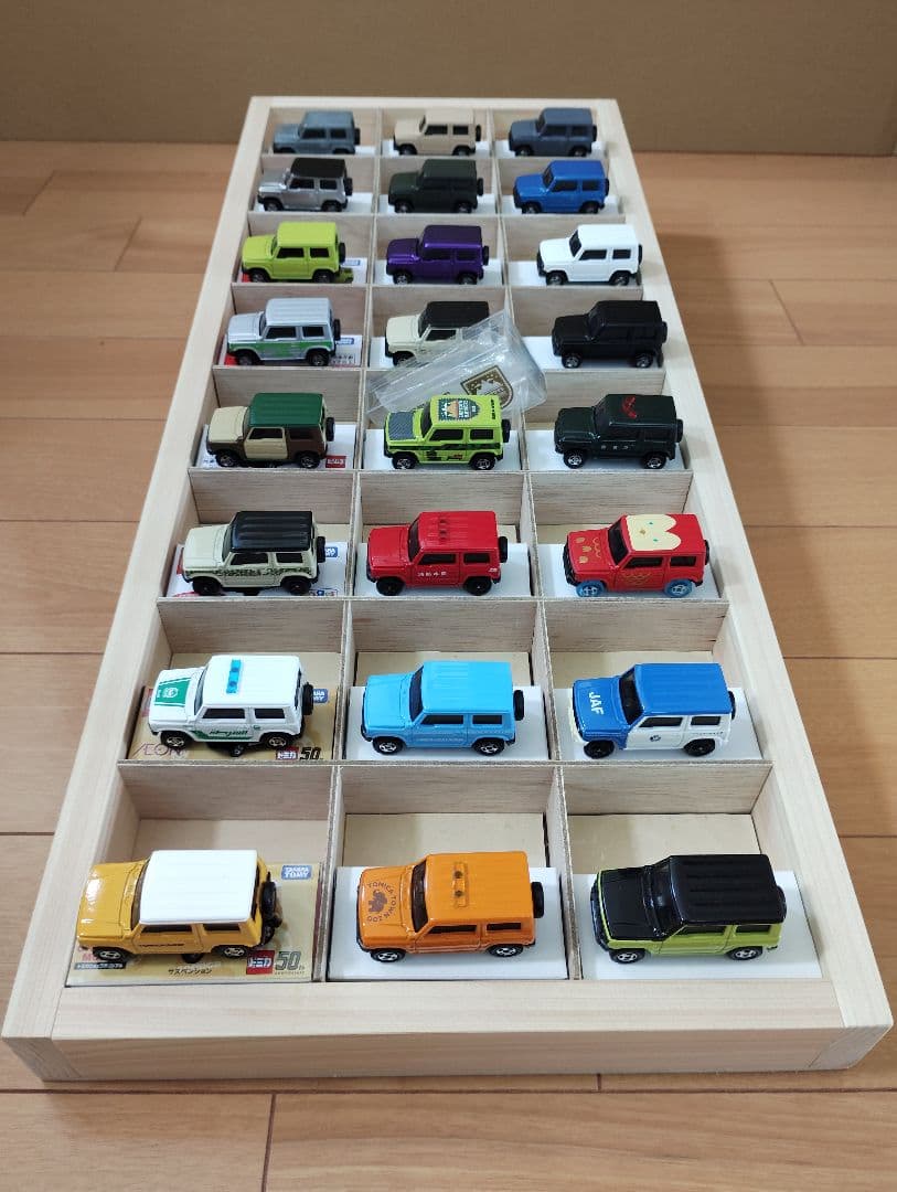 ✨超希少✨トミカ✨ジムニー✨全24台✨缶バッジ＆木製コレクションケース✨