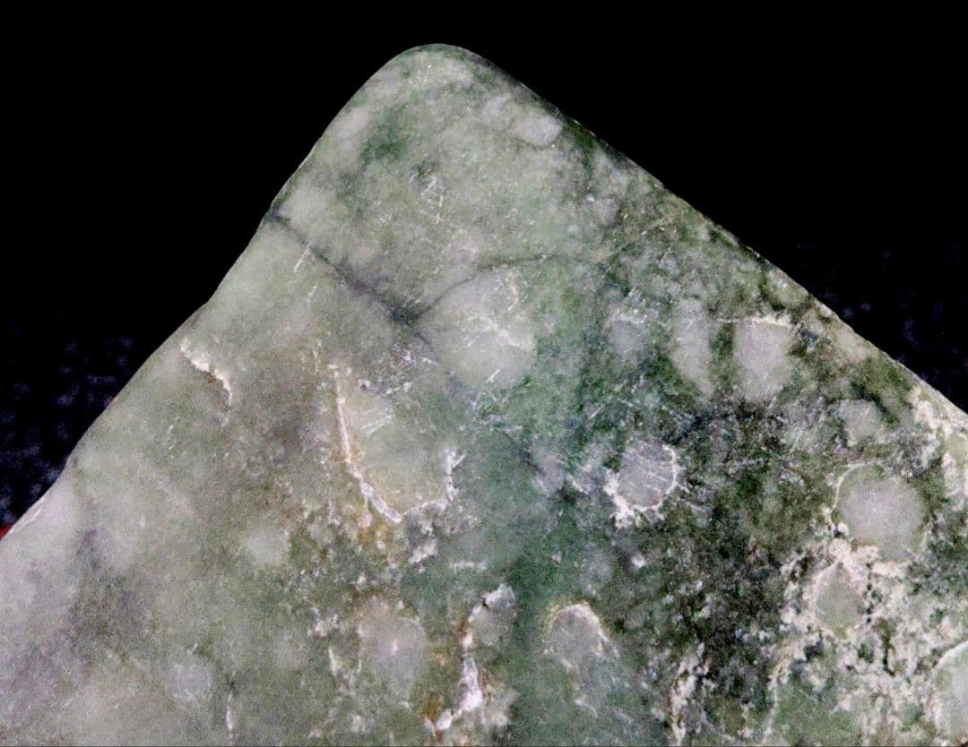 ☆翡翠原石☆糸魚川硬玉【小滝・川ズレ・ミロナイト翡翠352g】