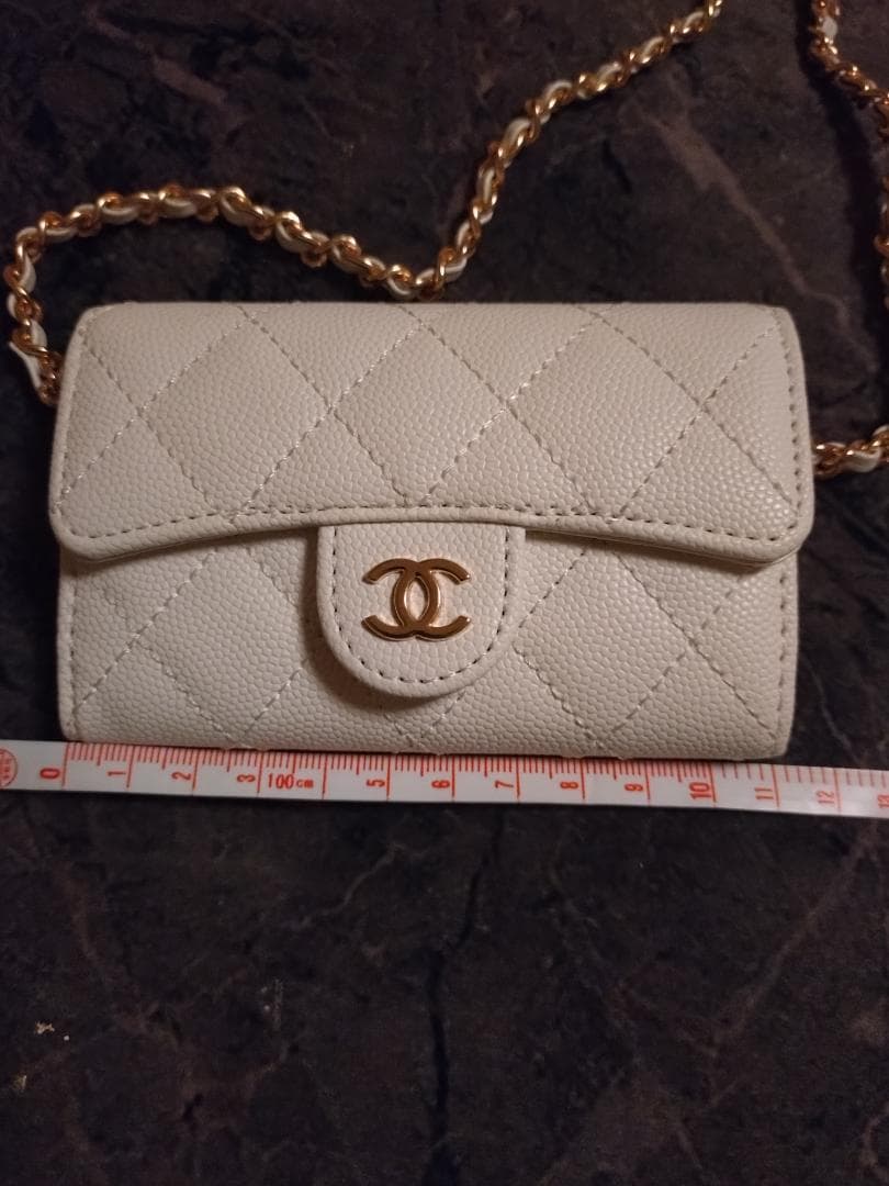 新品未使用　CHANEL 白キルティング ケース　チェーン付き　ノベルティ