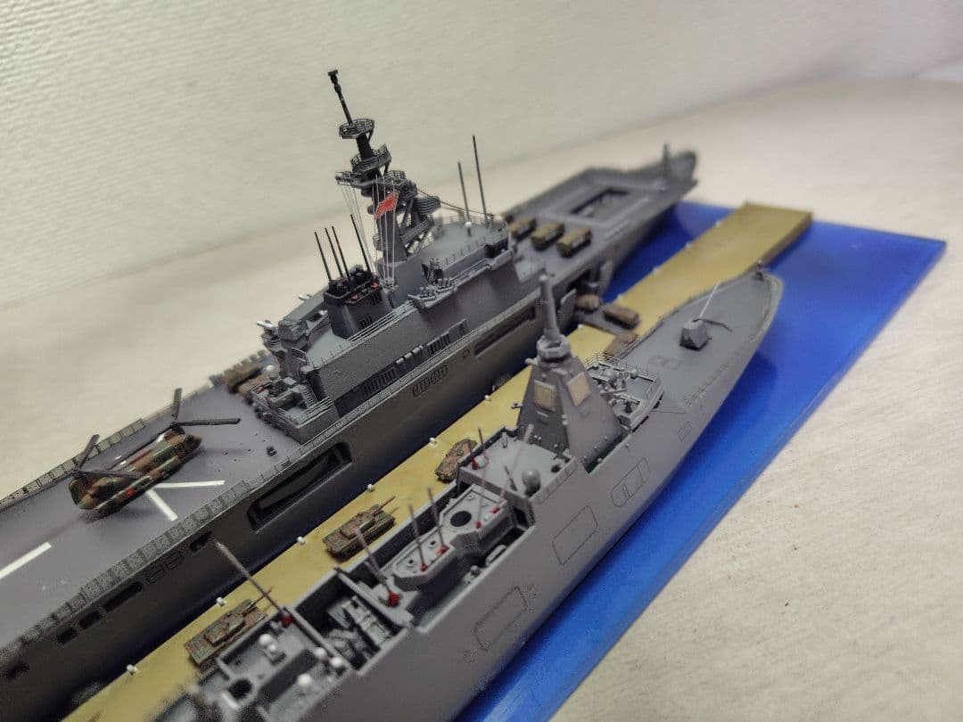 海上自衛隊護衛艦 おおすみ，みくま 1/700 スケール完成模型