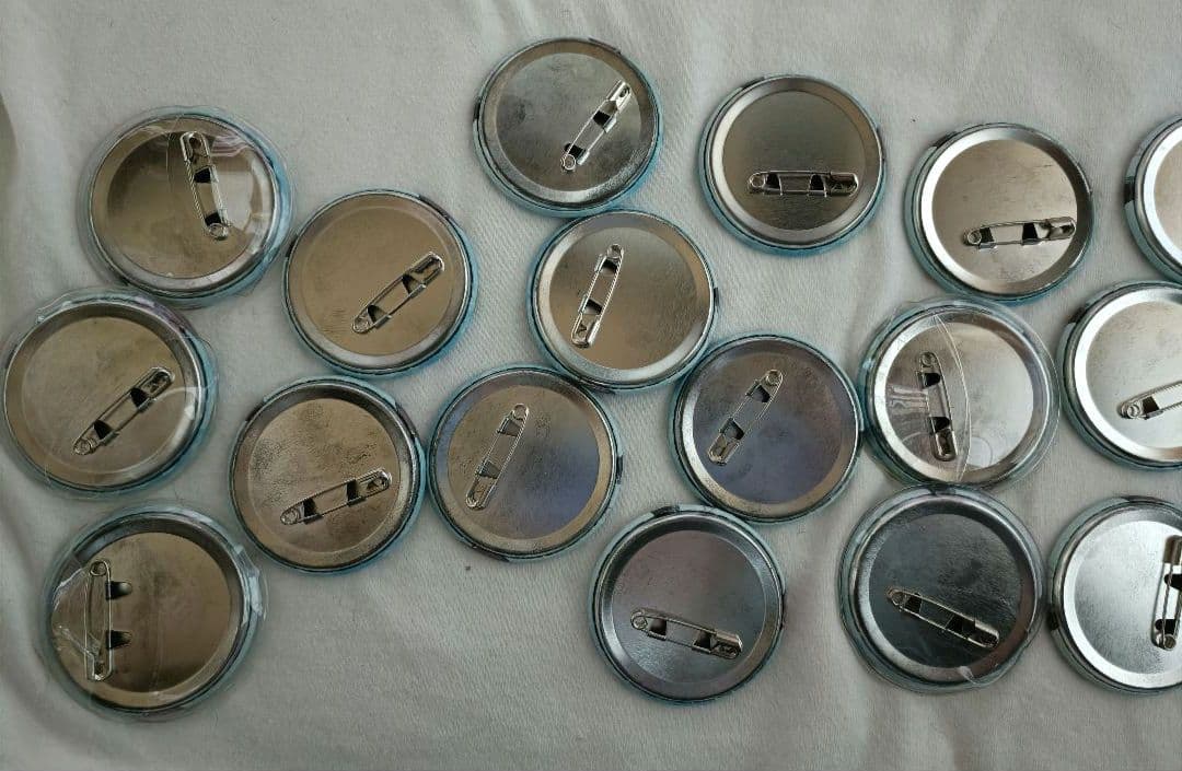 すとぷり　るぅと　缶バッチ　僕と君の秘密基地　るとわん　等身