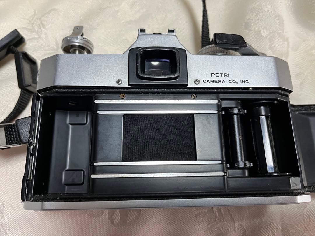 ペトリPÉTRI ボケがきれいなf1.8の明るいレンズ 希少カメラ