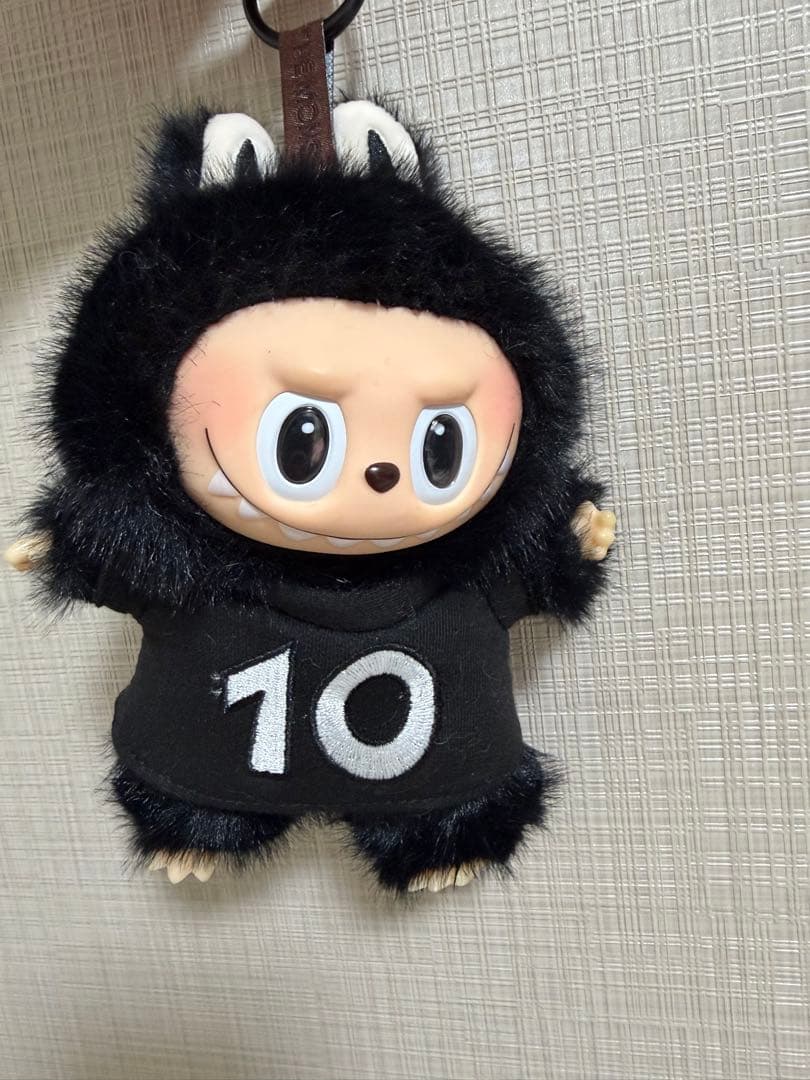 LABUBU 10周年記念会场限定 ぬいぐるみキーホルダー - メルカリ