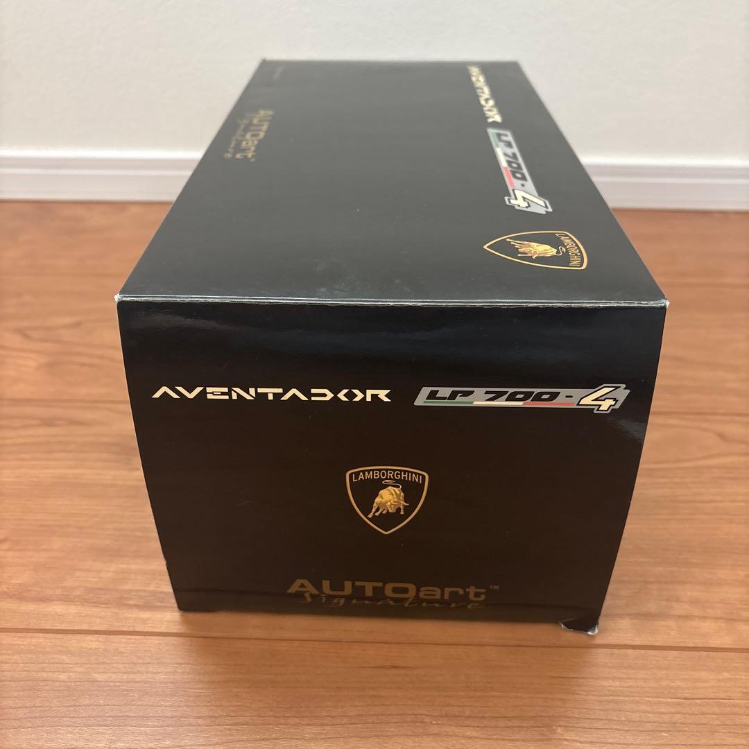 オートアート　ランボルギーニ アヴェンタドール Lホワイト 1/18