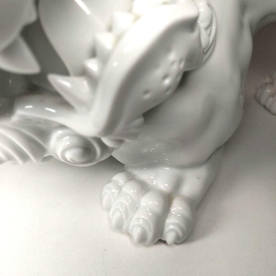 美品希少 酒井田柿右衛門 作 渦角福印 白磁獅子置物 床置 オブジェ