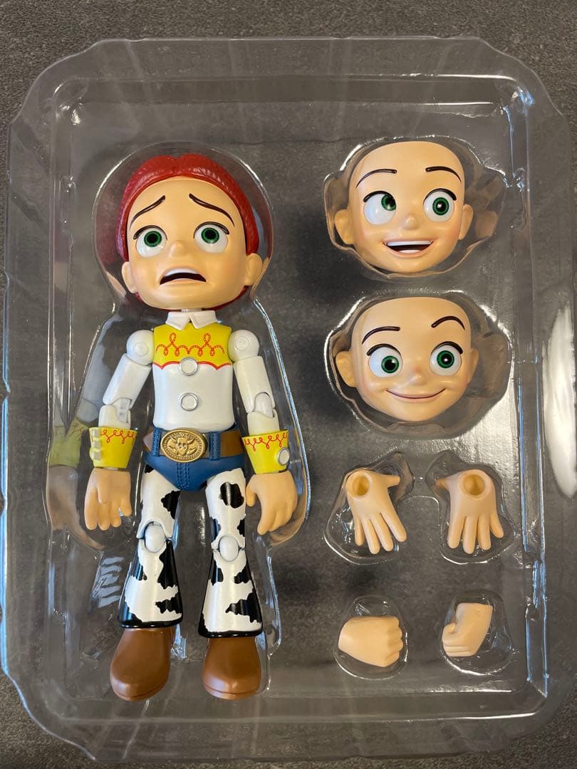 トイストーリー HEROCROSS バズ ウッディ　ジェシー　フィギュア　海外