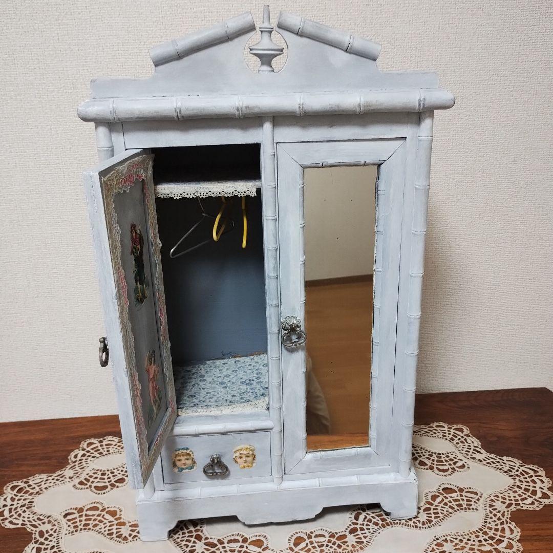 フランスアンティーク ブルーグレーの木製ドールキャビネット フランス