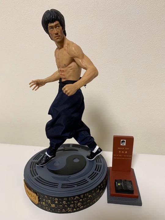 ブルース・リー CHINA X フィギュア 燃えよドラゴン 箱なし