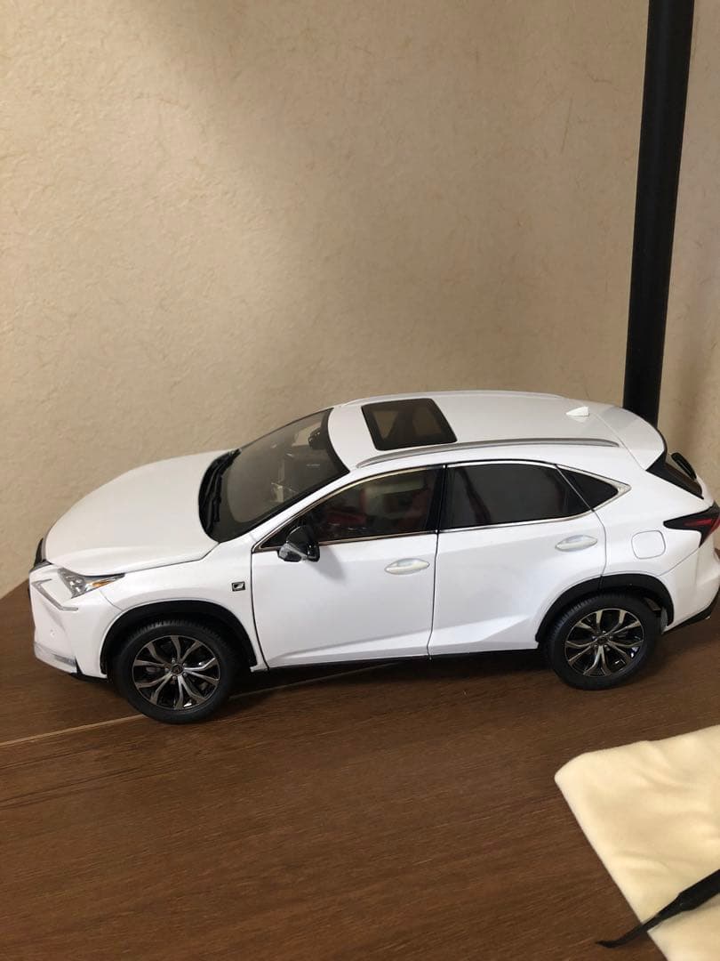 レクサス NX 200t ミニカー ホワイト　1/18 2015