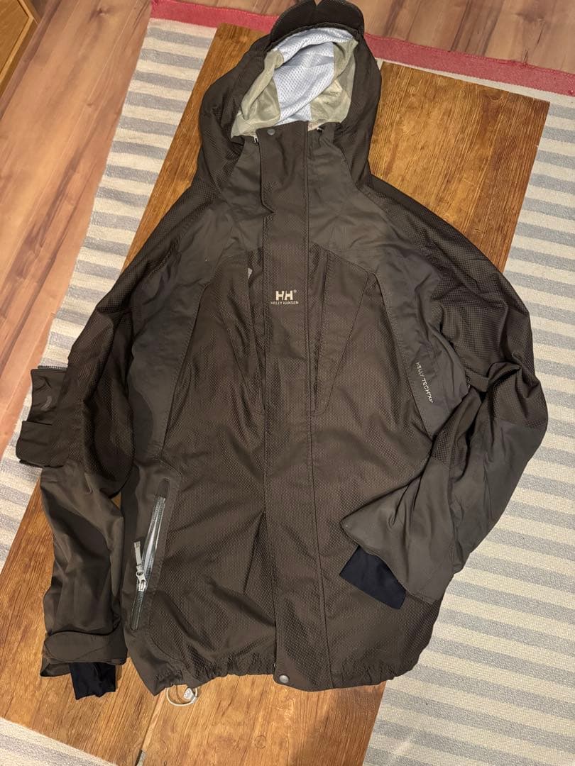 秋田大吉）半砂鉄の南部の古い桜釜 テレビで花見を… どこまでも続き