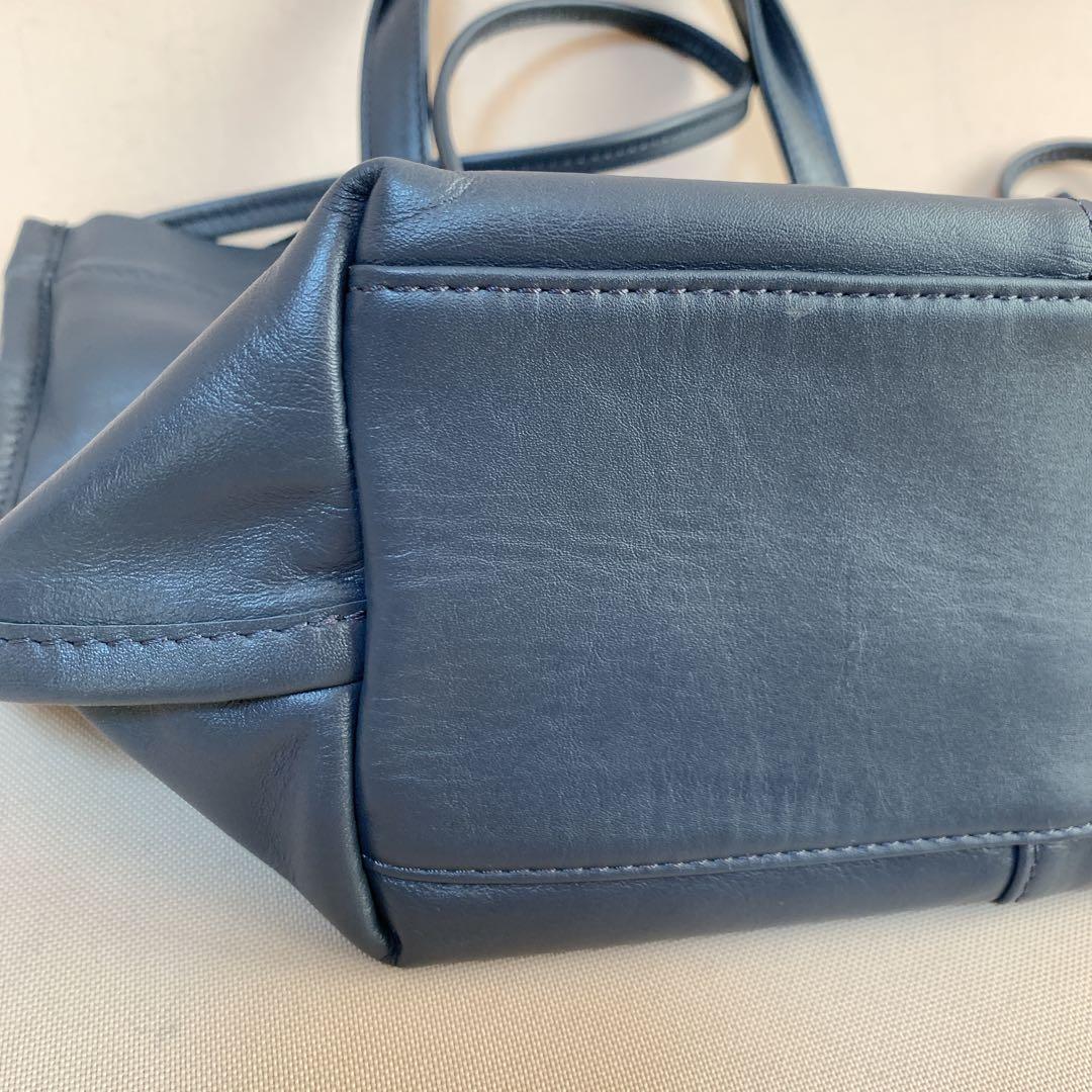 イアパピヨネ センターポイントトートバッグ S《牛革/2way/軽量》ネイビー