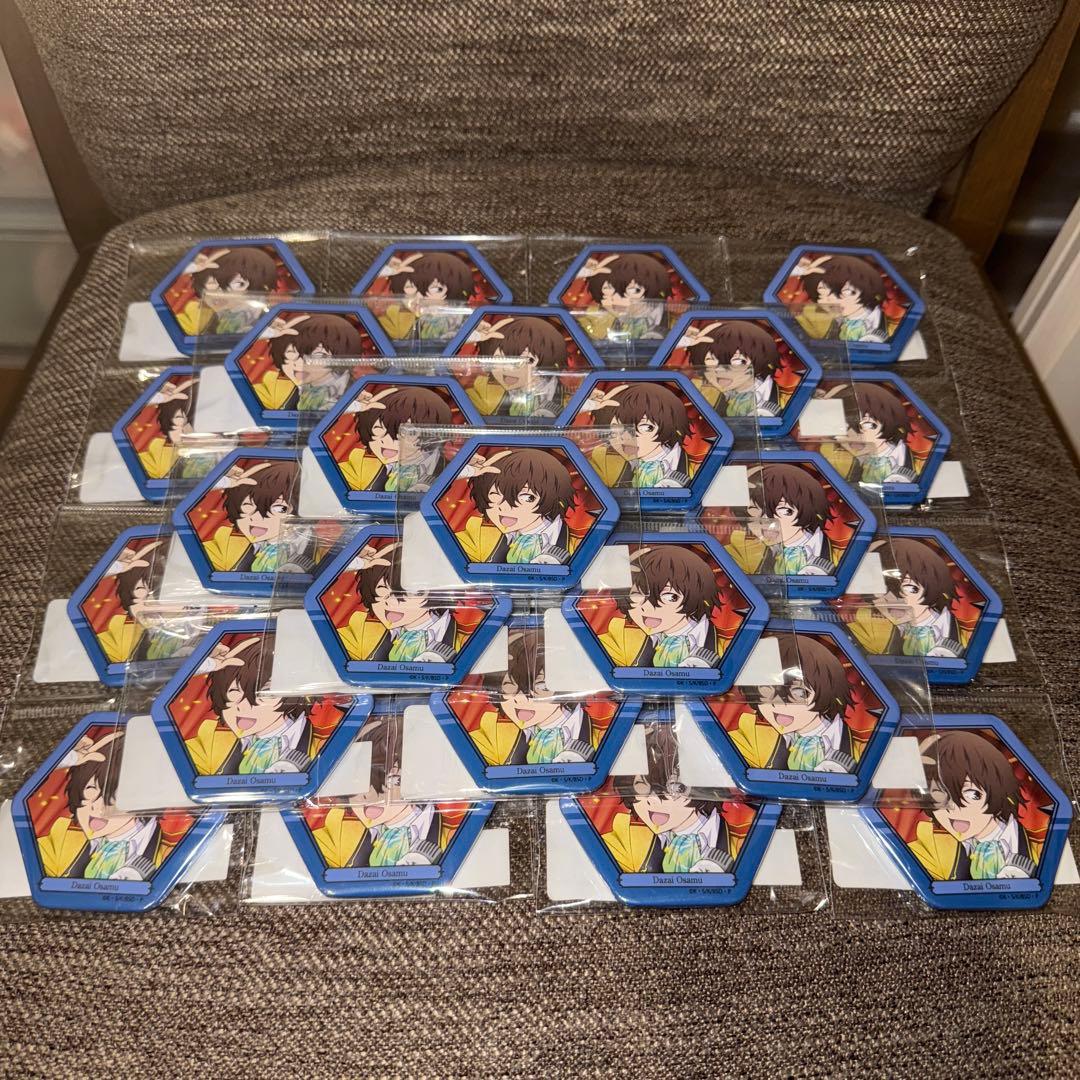 文豪ストレイドッグス　缶バッジ　太宰治　30点 文スト 太宰治 缶バッジ 30個 突起有】文豪ストレイドッグス BEAST 太宰治