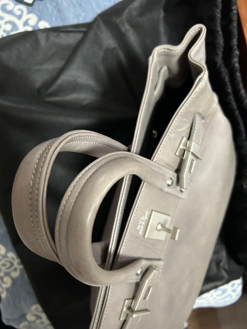 M.U.L. グレー レザーハンドバッグ