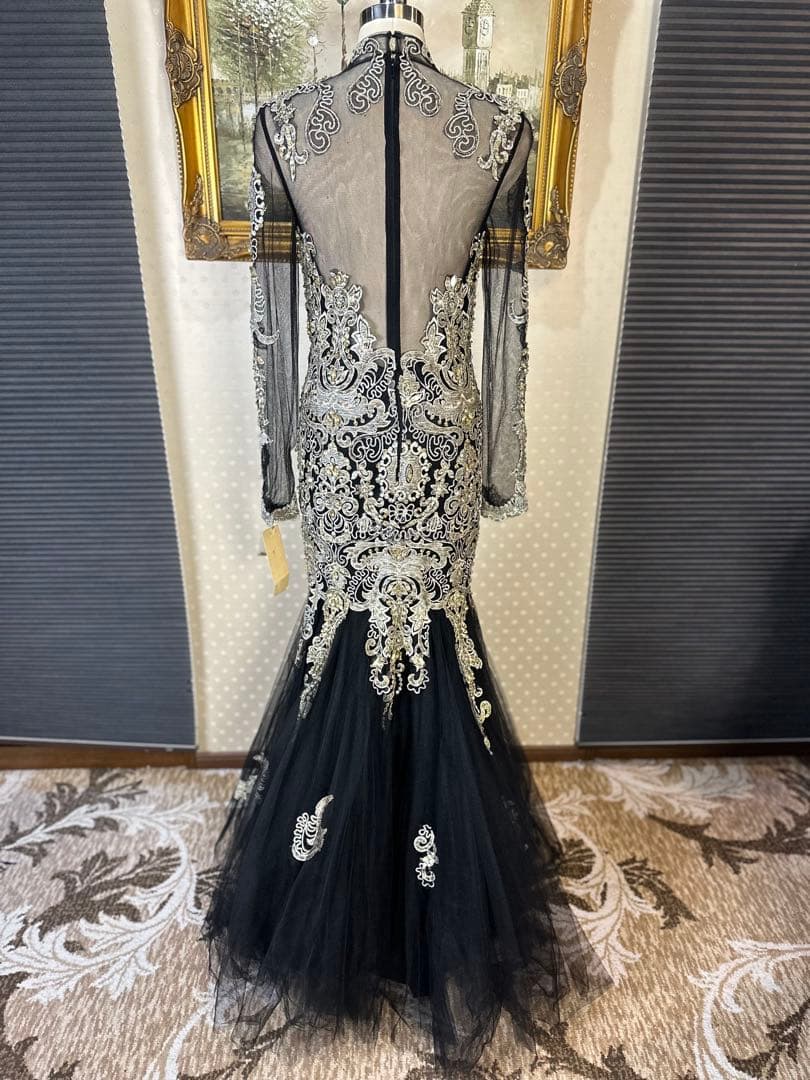 刺繍入り黒マーメイドドレス