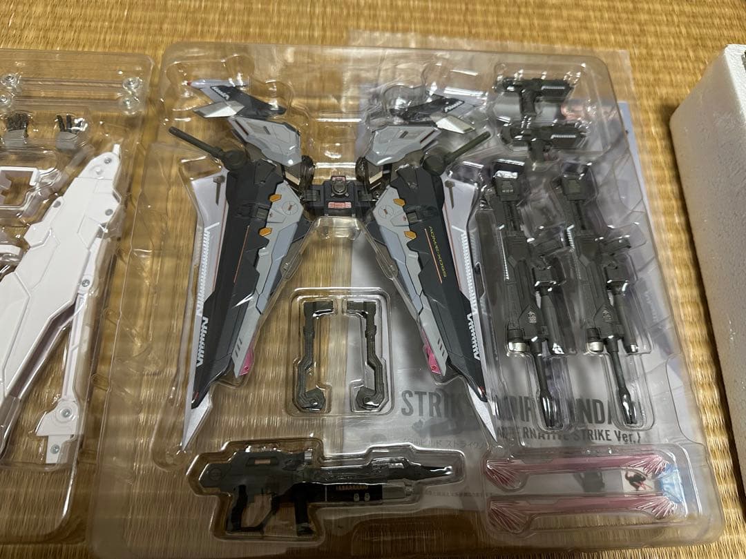 メタルビルド　ストライクノワール