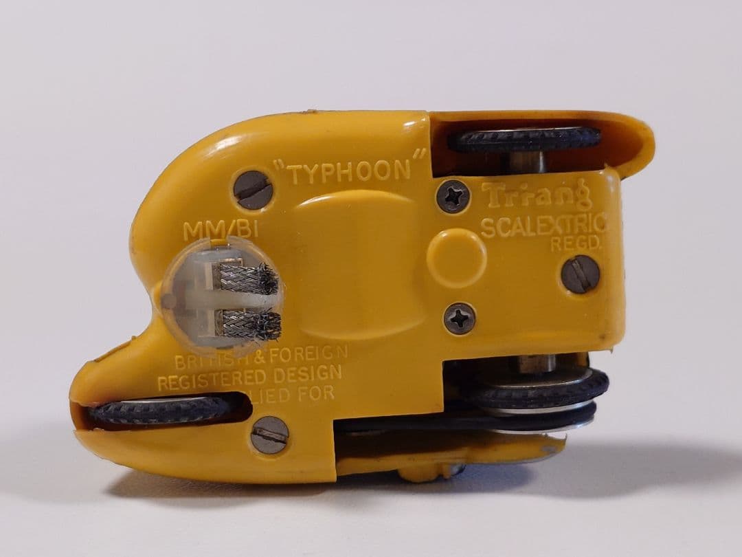 Triang SCALEXTRIC TYPHOON （黄色/緑ヘル）