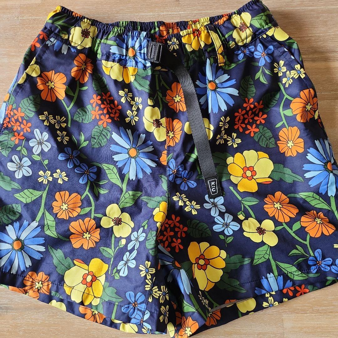 美品)Kiu 花柄ハーフパンツ、ショートパンツ KiUのパンツを使った人気