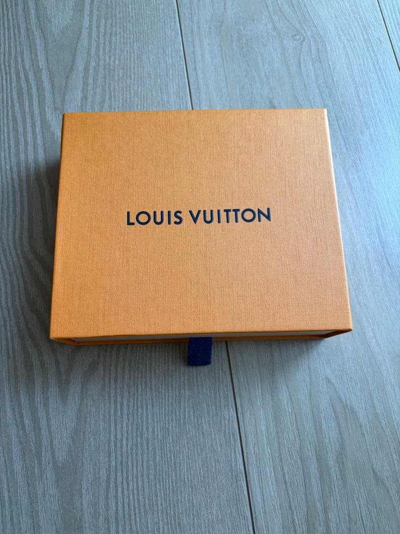 ルイ・ヴィトン ヴェルニ ポルトフォイユ ヴィエノワ アマラント