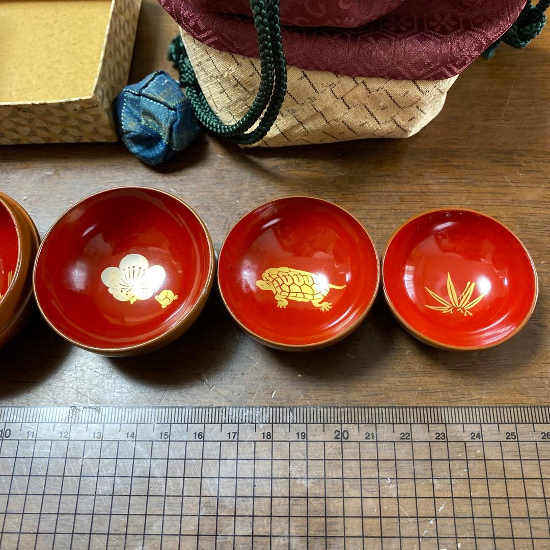 漆器のぐい呑みと伝統人形のセット