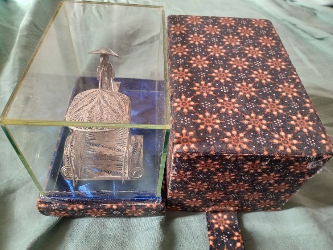 ベチャ 自転車タクシー アンティーク シルバー モチーフ