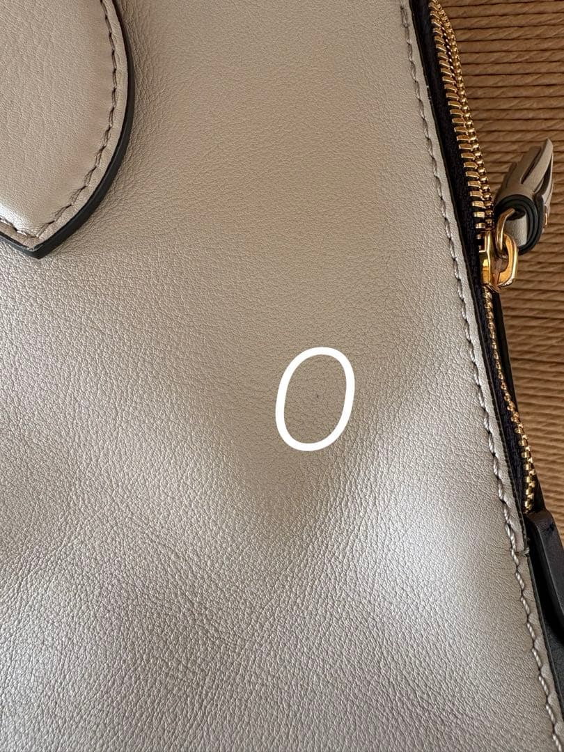 ANYA HINDMARCH Wedge：ウェッジ 三角形のバッグ