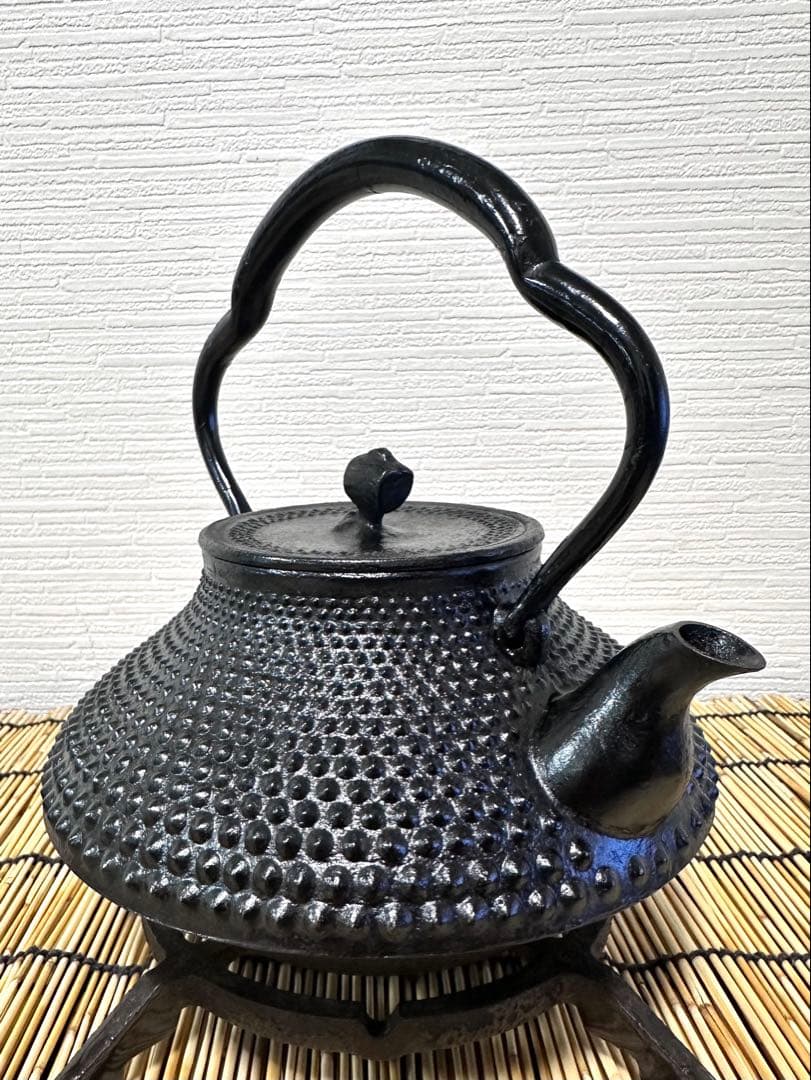 未使用品　南部伝統工芸士 及川寛治作　１５型　大アラレ　南部鉄瓶　南部鉄器　鉄瓶