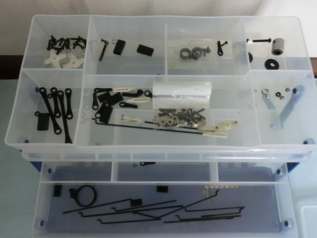 ★1003小僧　ヒロボー　シャトル　ラジコンヘリコプター　金属部品多数