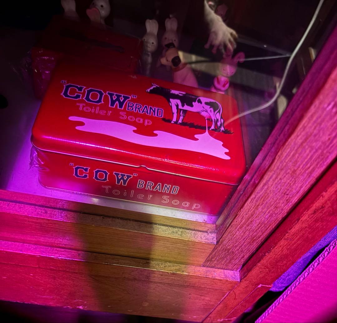 ★牛乳石鹸★牛★置物★赤★ブリキ缶★ボックス★広告ブリキ看板★赤・青石鹸★2個★