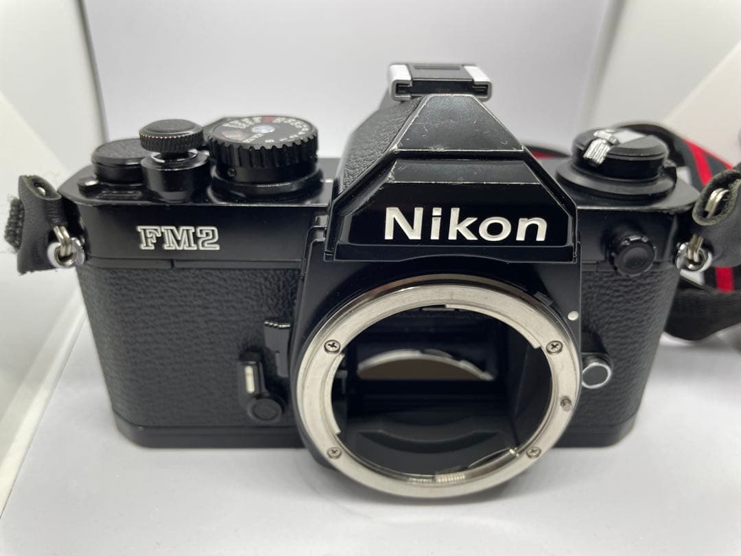 最終価格Nikon New FM2 50mm単焦点、36〜72ズーム、ストロボ付