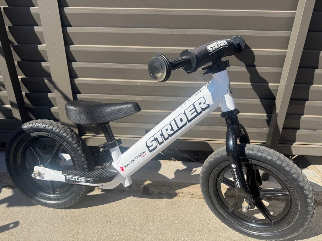 希少⭐️STRIDER SPORT セーブザチルドレン 12インチ ホワイト - メルカリ
