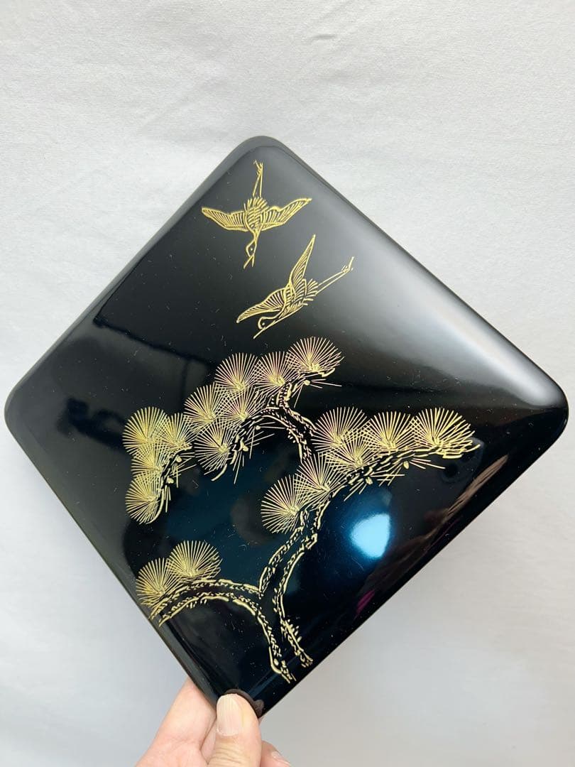 未使用 茶道具 木製 黒塗 金彩松鶴蒔絵 三段重箱 内朱 共箱