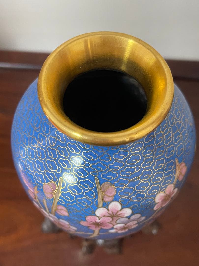 中国美術 梅蝶柄 七宝 花瓶 一对。七宝焼 壶1個台付き。一輪挿し