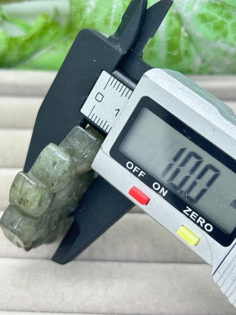 天然石ラブラドライト　きつねパーツ　No.1339