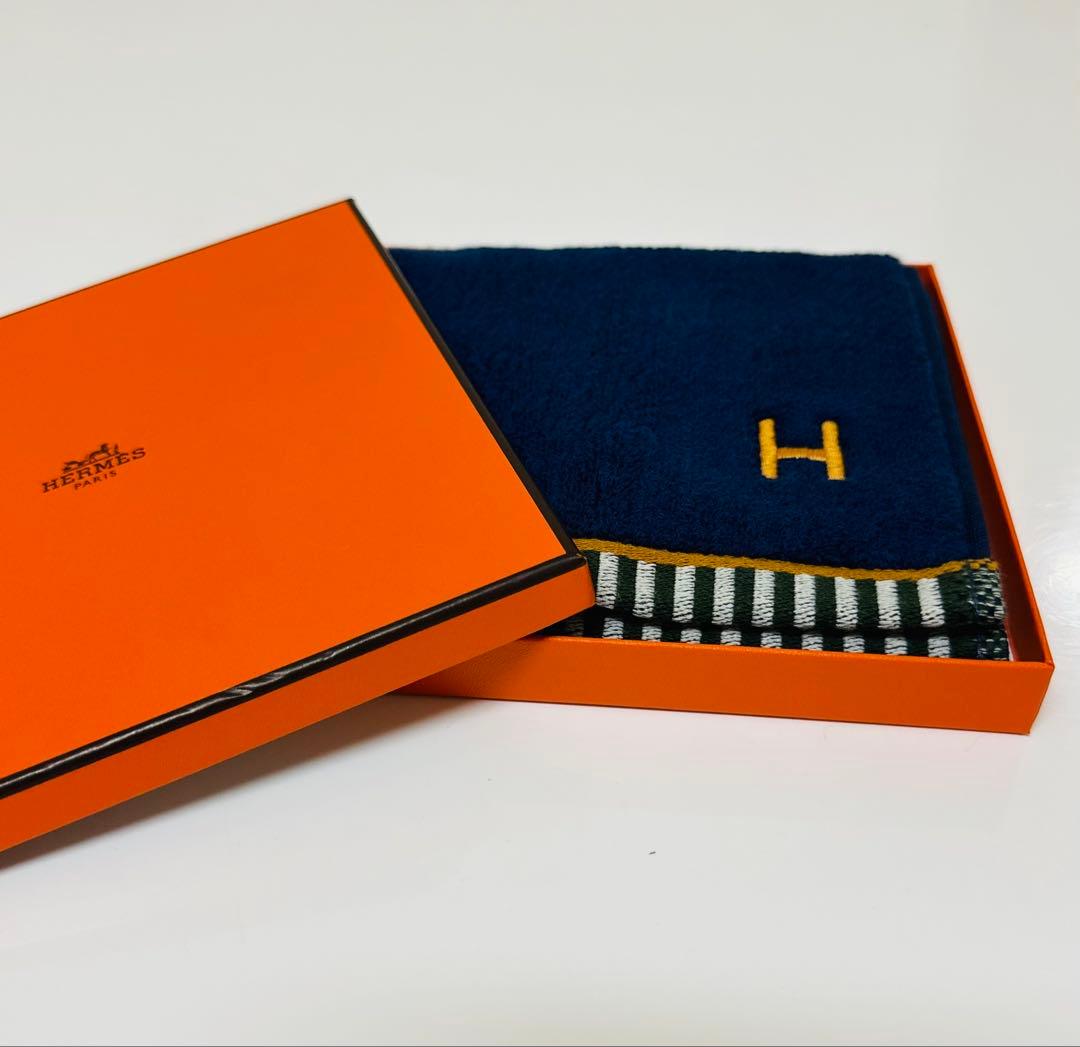 エルメスHERMES ネイビー タオル カレ・タオル 《ステアーズ》 H×H H×H