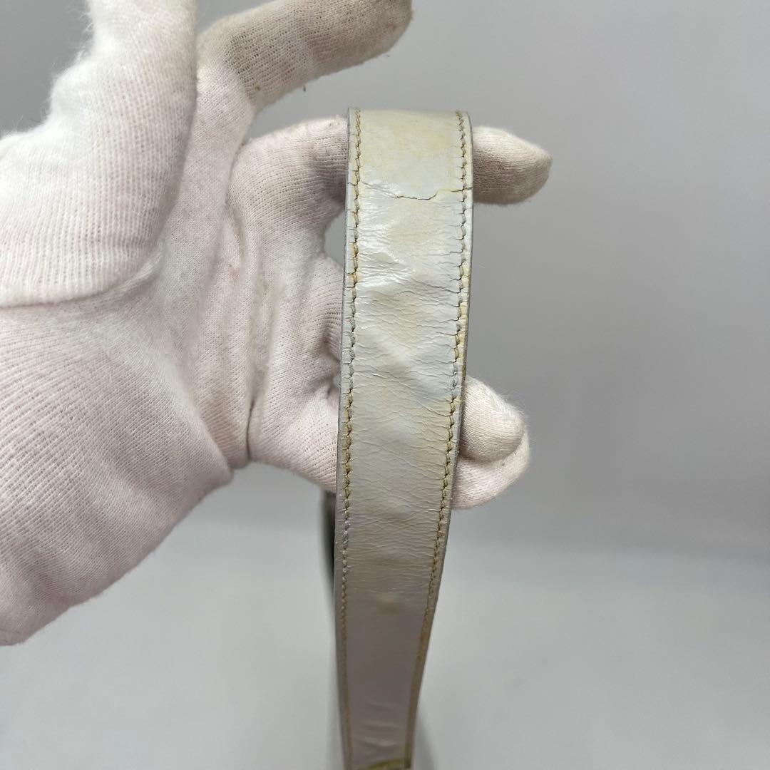 PRADA ワンショルダーバッグ 肩掛け ロゴ金具 カーフレザー オフホワイト