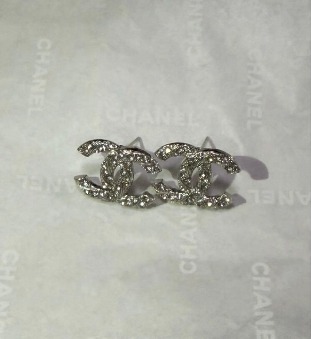 CHANEL シャネル ピアス シルバー ストーン付き - メルカリ
