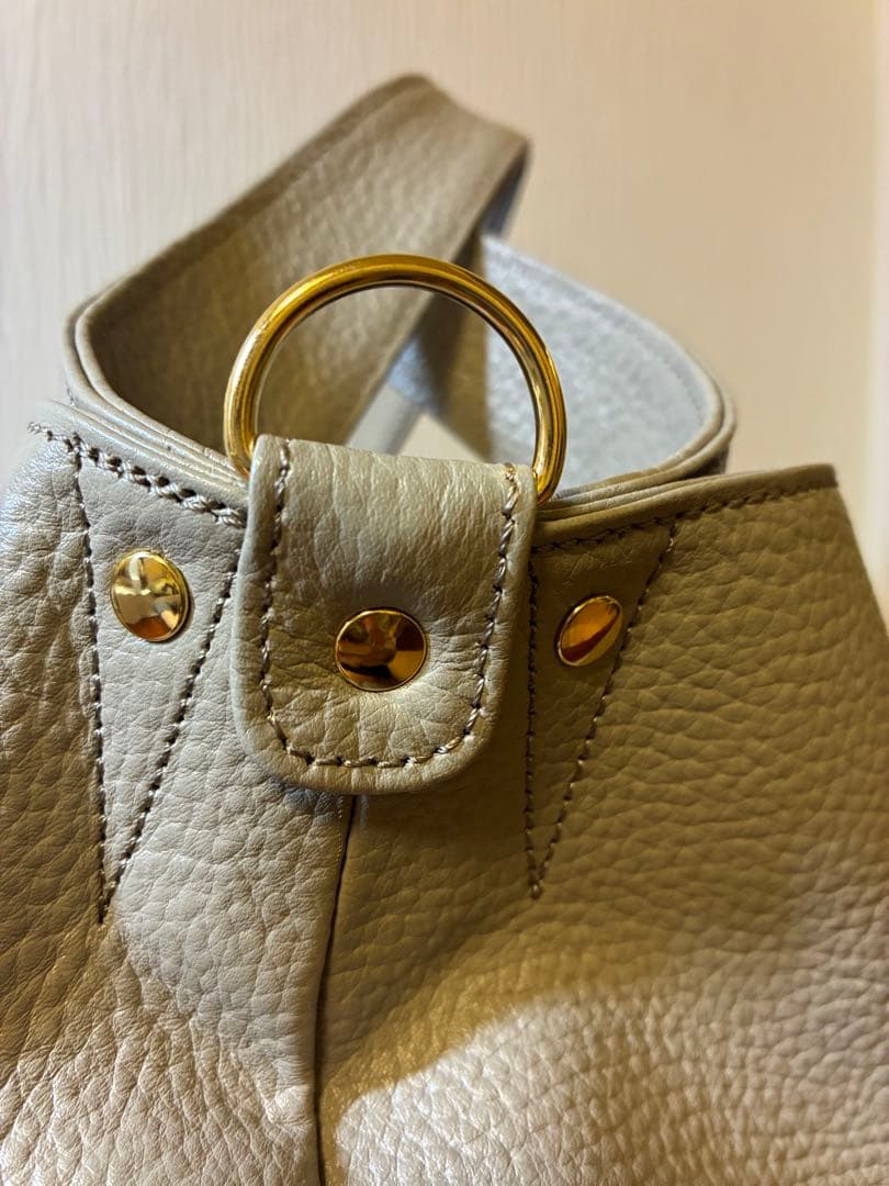 アタオ　エルヴィ　グレージュ