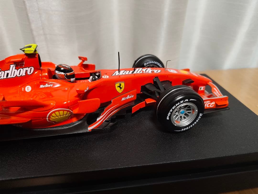 ミニカー Hot Wheels F2007 Kimi Raikkonen 1/18