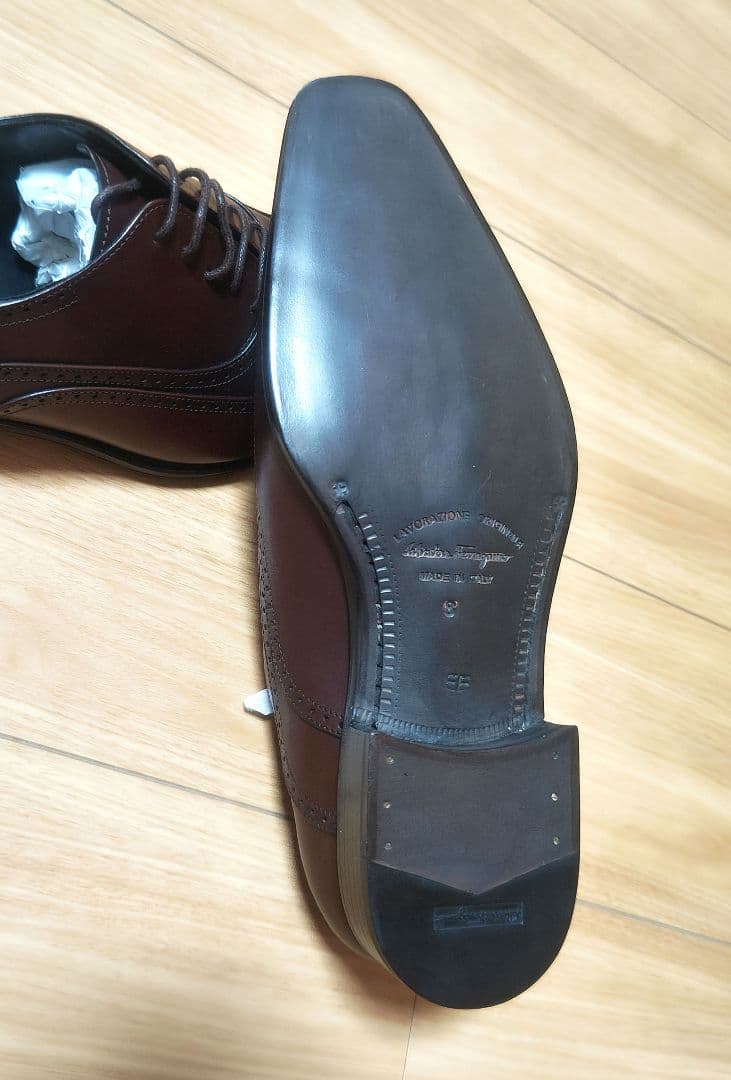 12/26まで値下げ　【未使用】 フェラガモ　8EE(26〜26.5cm相当)