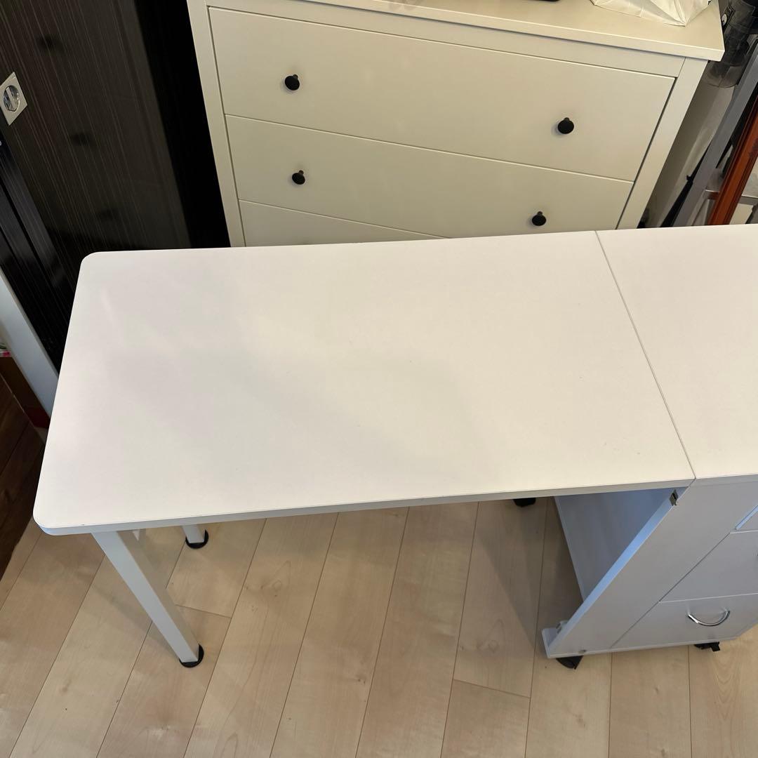 [エトゥベラ] 折りたたみ ネイルテーブル MO1 ホワイト